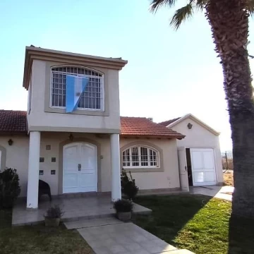 CASA EN VENTA BARRIO LOS SOLARES, RODEO DEL MEDIO
