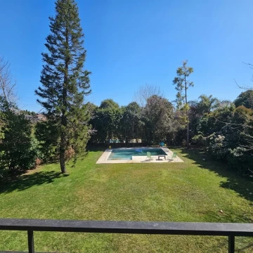 Casa en venta en lote interno con orientación NW muy bien ubicada