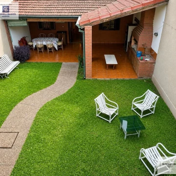 Casa con Jardin en Barrio Sur