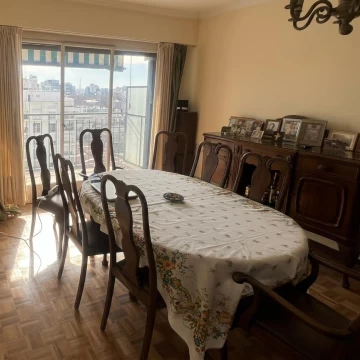 Departamento en venta 4 Ambientes con 3 Dormitorios | 8° Piso, Muy Luminoso | Av. Rivadavia, Flores.