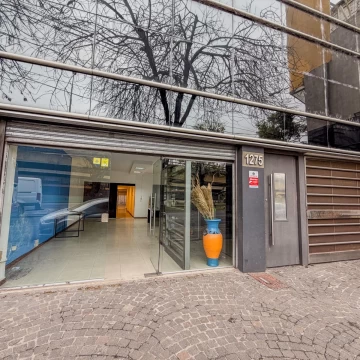 ALQUILER - LOCAL COMERCIAL - BARRACAS 200 m2