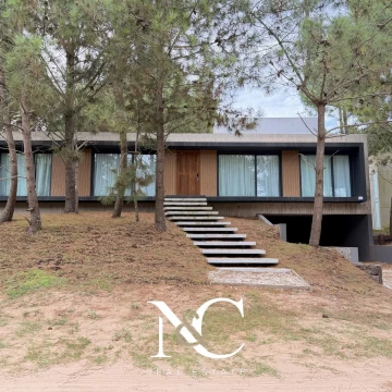 Casa en venta en Costa Esmeralda con gas natural
