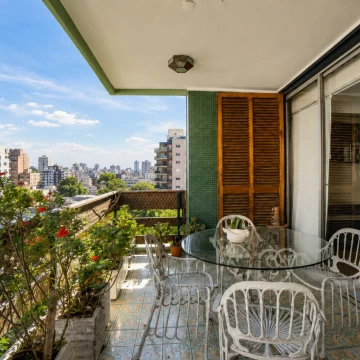 Venta. Departamento 4 Ambientes. Piso completo Cochera Balcón Terraza Flores