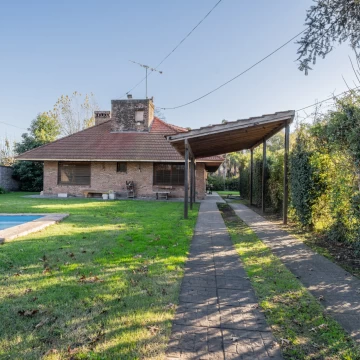 Casa · En Venta · 5 Ambientes · En Amplio Espacio Verde C/ Pileta · Barrio Bello Horizonte · Gral. Pacheco · Tigre