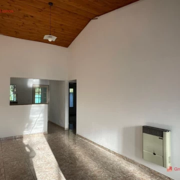 Duplex de Dos habitaciones en alquiler en Lujan B Sarmiento, con patio y entrada para autos