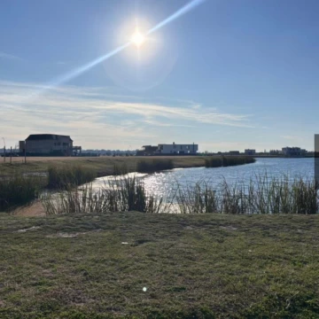 Terreno de 1000mts en Complejo Amarras Puertos del Lago Escobar