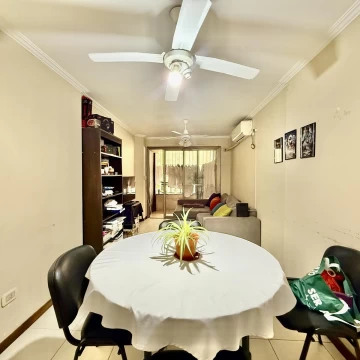 Departamento en venta de 2 dormitorios con patio y balcón en Nueva Córdoba