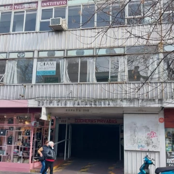 VENTA COCHERA ESPAÑA Y CÓRDOBA