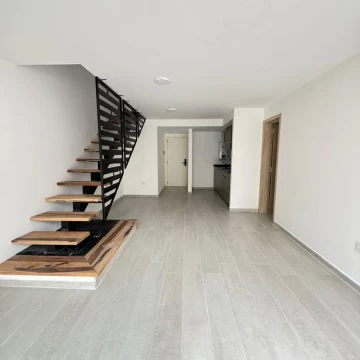 Departamento duplex en venta 2 dorm a mts de Ciudad Universitaria 