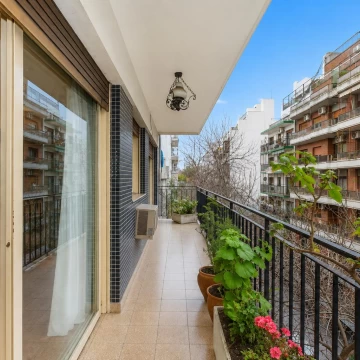 Venta Departamento 5 ambientes con dependencia y cochera, Belgrano