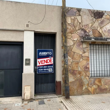 Venta Casa Echesortu Rosario - Interna Unica A TERMINAR - Dos dormitorios Amplio Jardin - No PH