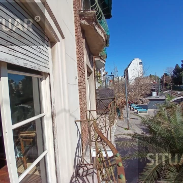 Departamento de 3 ambientes con dependencia y patio en Belgrano