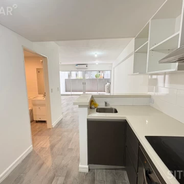 Venta departamento con balcón en San Cristobal