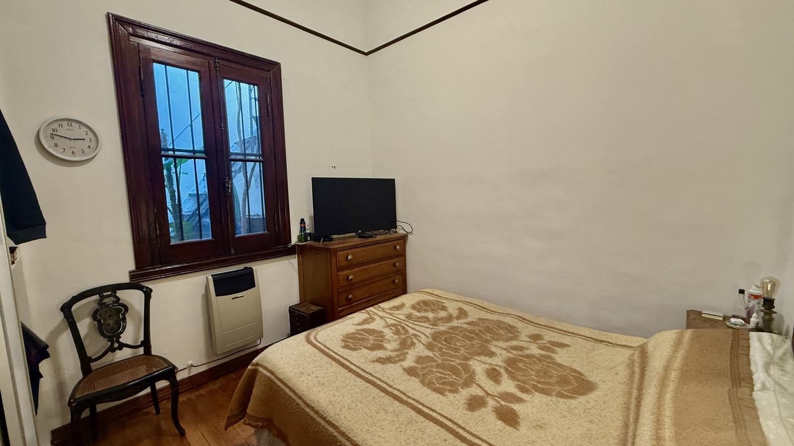 Habitación - ventana al patio