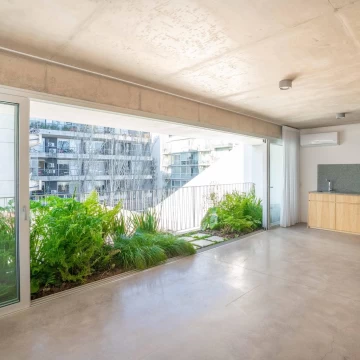 Venta Amplio monoambiente divisible c/ jardín en Balcón