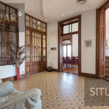 Semipiso 8 Amb con 2 dependencias, Balcones frances, Terazza y Baulera en Monserrat APTO CREDITO