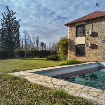 CASA QUINTA EN VENTA BARRIO LOS LIRIOS, GUAYMALLEN