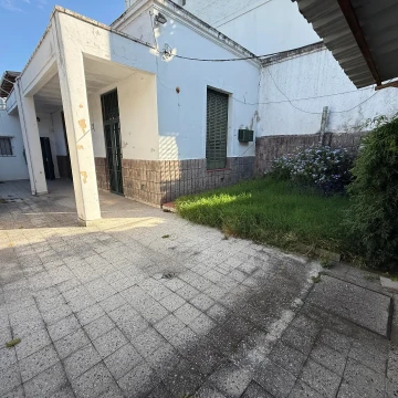 Casa a refaccionar a pasos de Av. Alberdi
