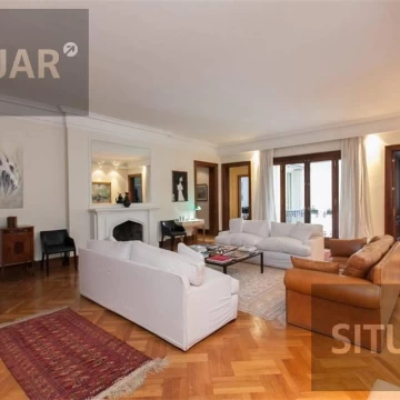 VENTA DE UN PISO ,9 AMPLIOS Y LUMINOSOO AMBIENTES  