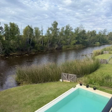 Casa al lago 3 dormitorios mas escritorio en alquiler
