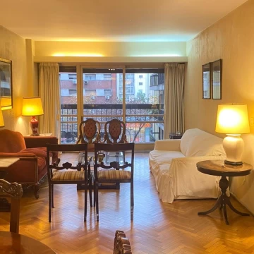 Venta Departamento de 4 ambientes en Recoleta con dependencia, cochera y baulera.