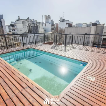 VENTA MONOAMBIENTE CON BALCÓN, PILETA Y PARRILLA EN FLORES APTO CREDITO