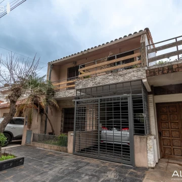 VENTA CASA 5 AMBIENTES EN VILLA SARMIENTO FRENTE COLEGIO WARD