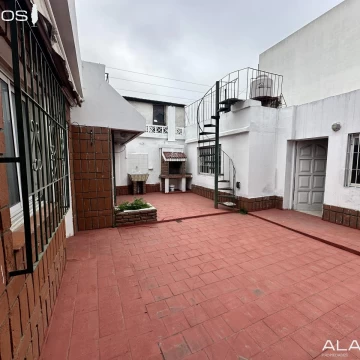 VENTA CASA 4 AMB EN VILLA LUZURIAGA OPORTUNIDAD A VALOR LOTE