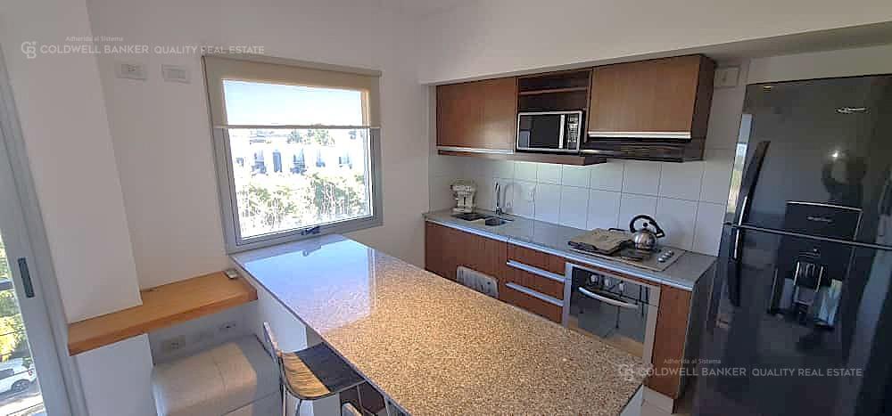 COCINA CON BARRA