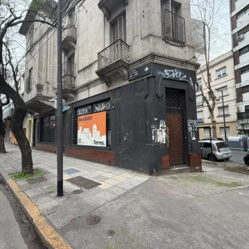 Local en Av. Corrientes  al 4851