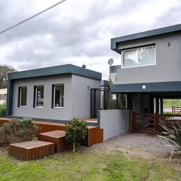 Hermosa casa en venta frente a la Plaza de Toros de Colonia