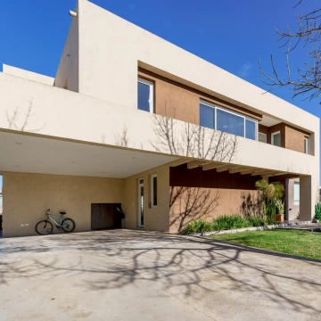 Casa en venta 4 ambientes lote central Terravista