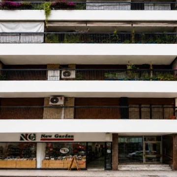 Depto de tres ambientes en Recoleta, con balcón
