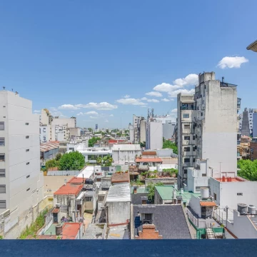 Venta departamento con balcón y cochera Monserrat