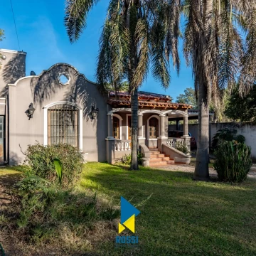 VENTA CASA EN VILLA ALLENDE CAMINO AL GOLF CON PILETA