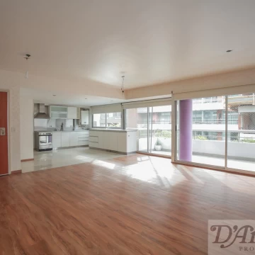 Piso exclusivo en Caballito: 4 ambientes, suite, cochera S.U.M. con parrilla y gran balcón