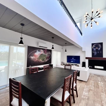 Luminosa casa en venta en Puertos del Lago Ceibos - Jardin Piscina Parrilla -