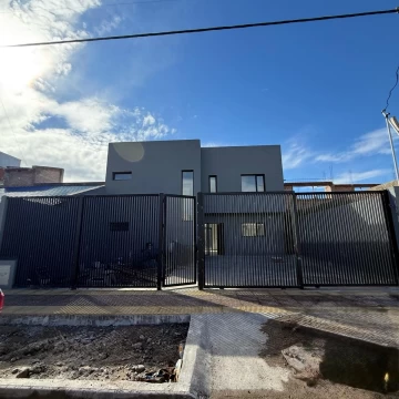 CASA EN RINCON DEL RIO