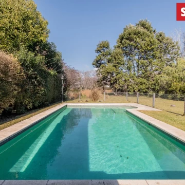 SOLDATI, en exclusiva, vende en Ayres de Pilar casa muy solida. Excelente lote, piscina