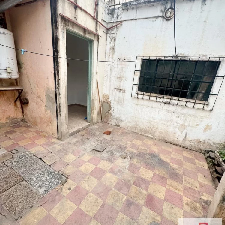 En Alquiler Casa en Barrio Alberdi. Chutro 700. 2 Dormtiorios con cochera