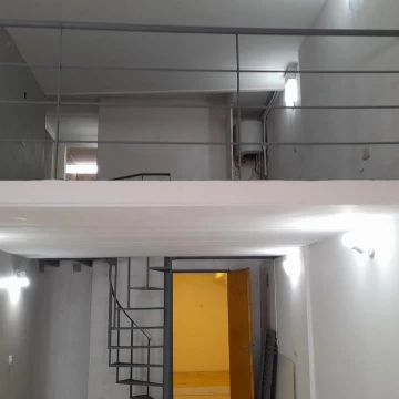 LOCAL COMERCIAL frente al Club Ferro carril Oeste. A cuadras de primera junta.