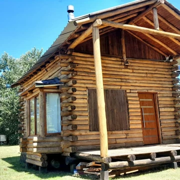 VENTA. CASA/CABAÑA SOBRE LOTE DE 1000 M2. BARRIO LA LIBERATA. CHASCOMÚS. Pcia de Buenos Aires.