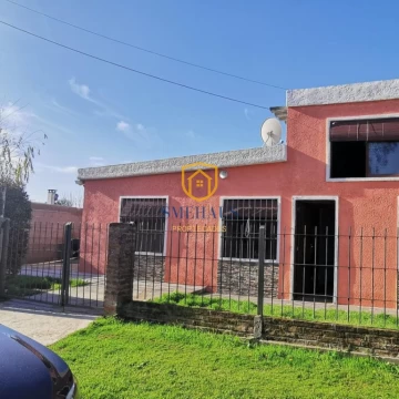 Casa en venta en Santa Lucía con 2 dormitorios