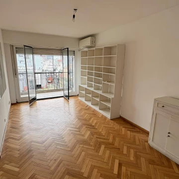 Departamento de 2 dormitorios en alquiler. Piso alto - Recoleta