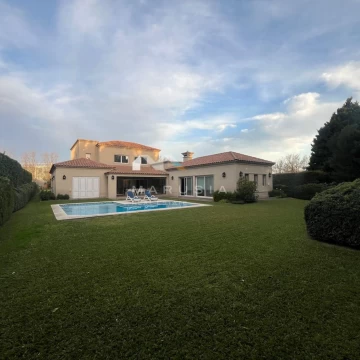 Casa  en Alquiler en Ayres De Pilar, Pilar, G.B.A. Zona Norte