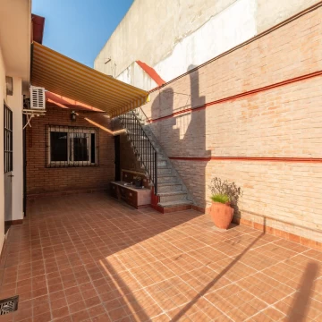 Venta PH tipo casa de 3 ambientes con cochera en Villa Urquiza
