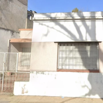 Terreno o casa a refaccionar con GRAN POTENCIAL en Villa Devoto