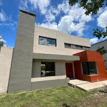 Venta casa 5 ambientes en barrio Santa Guadalupe Pilar