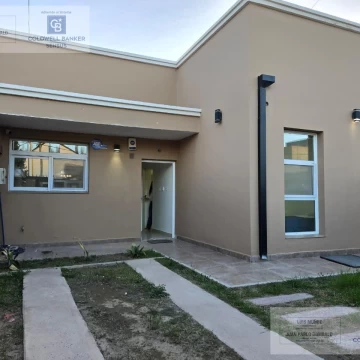 VENTA CASA 4 AMBIENTES PB . B° PERTICONE