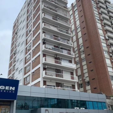 Departamento en alquiler 2 ambientes Martinez piso alto luminoso - bajas expensas